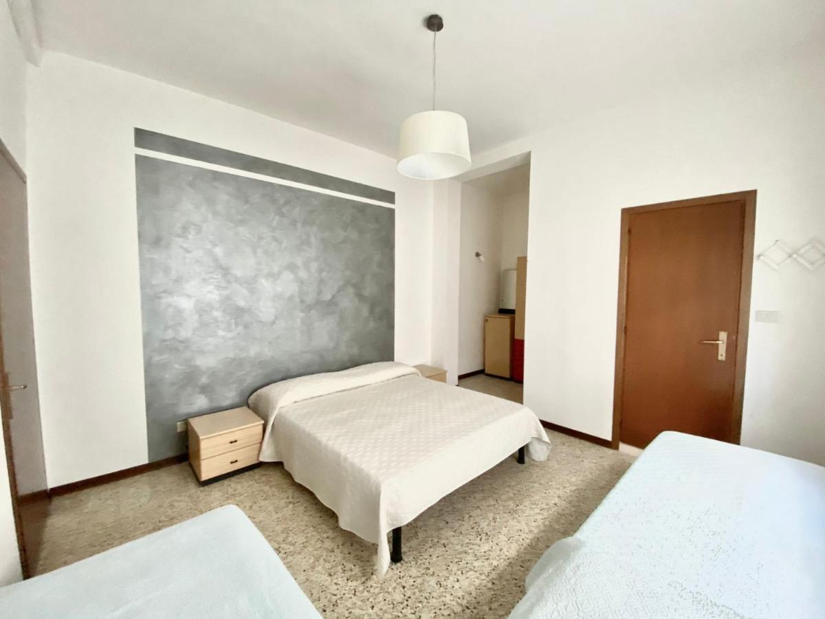 Euroresidence - Piazza Mazzini- 30 MT dal mare Lido di Jesolo Esterno foto